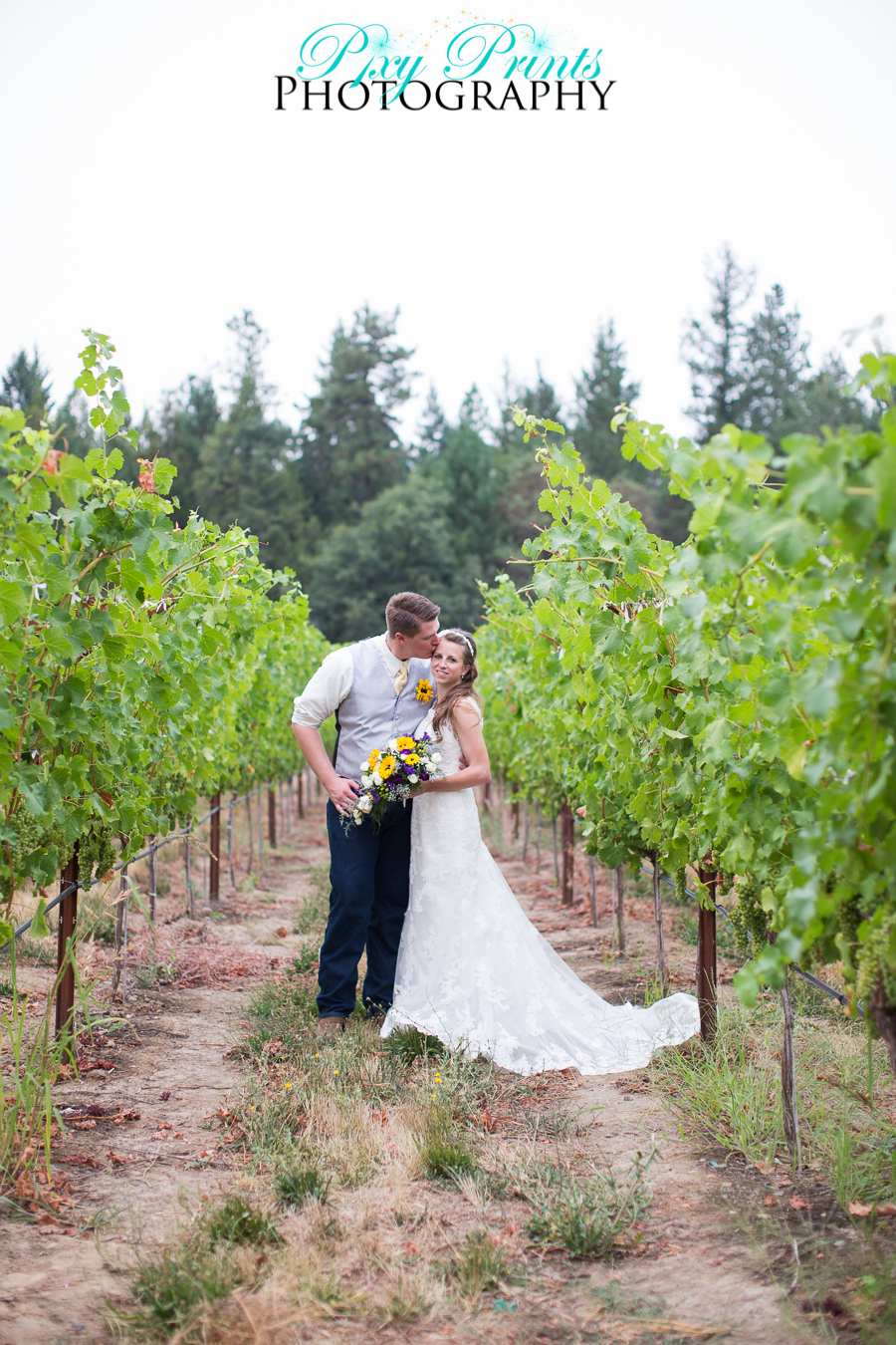 Applegate vineyard wedding