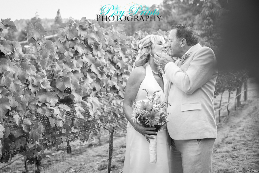 vineyard wedding poses